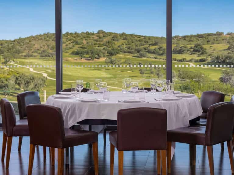 nau-morgado-golf-country-club-dining-table