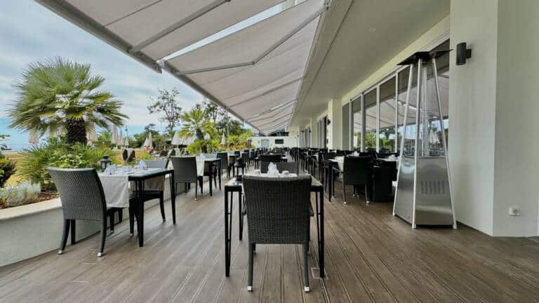 Pool Restaurant - O Ilheu