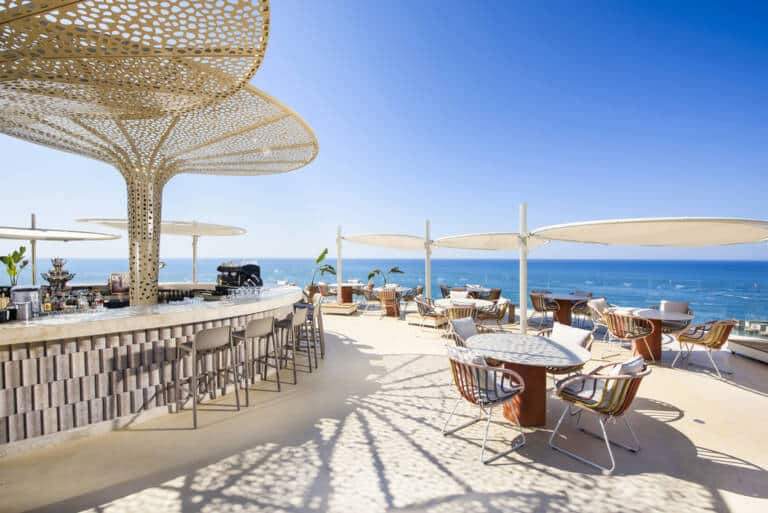REGNUM_THE_CROWN_Seven_Infinity_Pool_Lounge-03