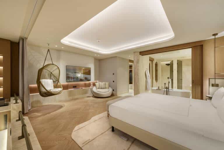 Regnum_The_Crown_Seascape_Suite (1)