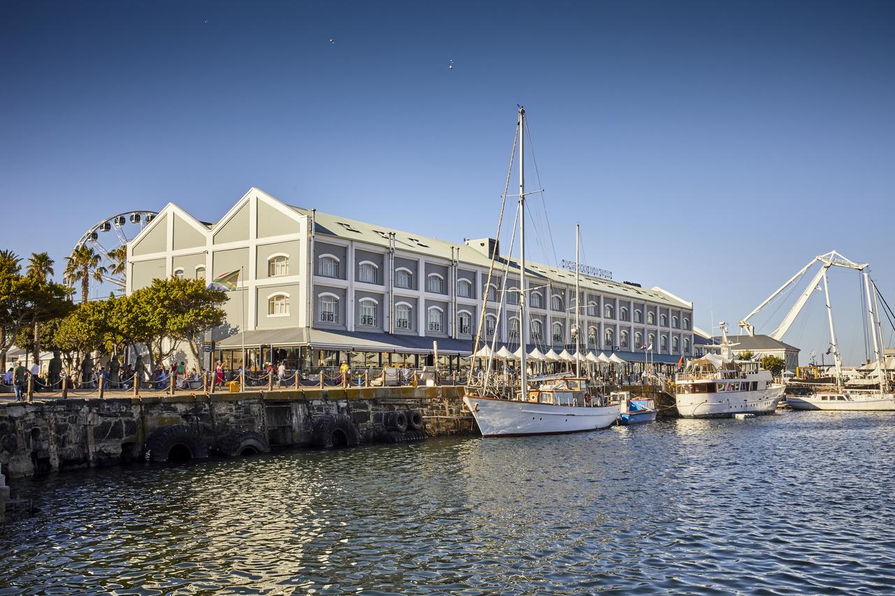 Victoria & Alfred Hotel ved V&A Waterfront i Cape Town med utsikt mot Table Mountain
