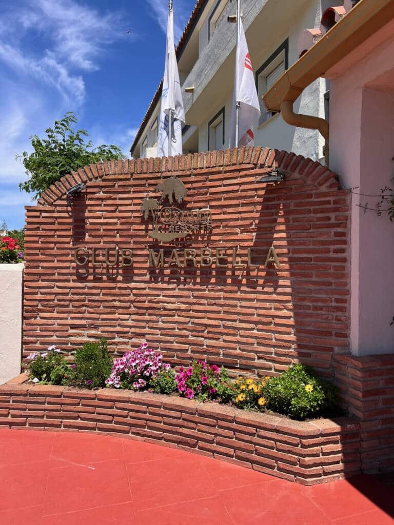 entrada-Club-Marbella-muro