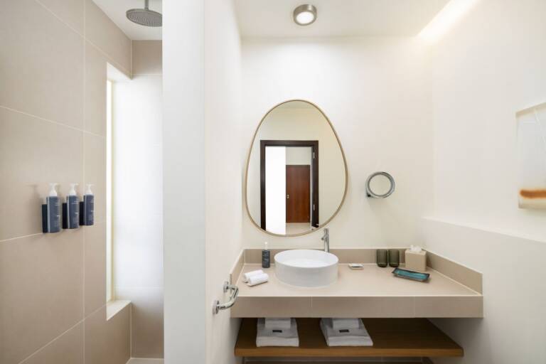 wi-faoaa-bathroom-family-room-20210_Classic-Hor