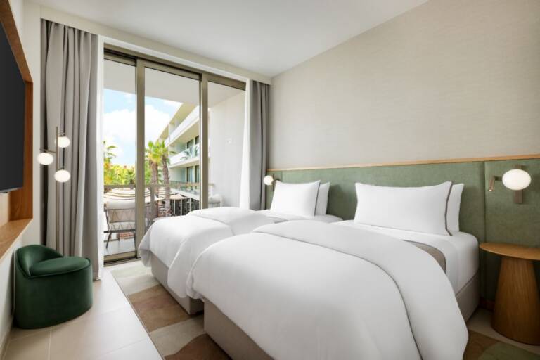 wi-faoaa-deluxe-twin-room-39819_Classic-Hor