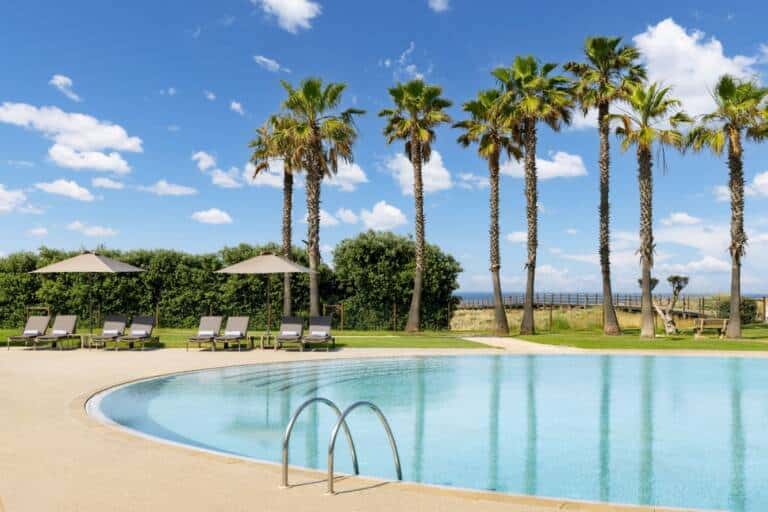 wi-faoaa-outdoor-pool-area-15003_Classic-Hor